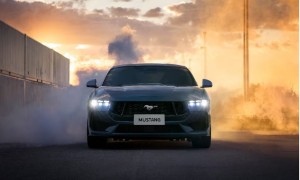 全新福特Mustang敞篷运动版亮相北京车展