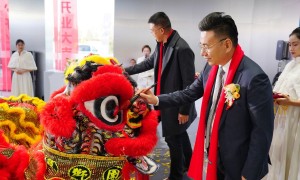 无畏·新启程，征服·抵万境 猛士郑州体验中心正式开业